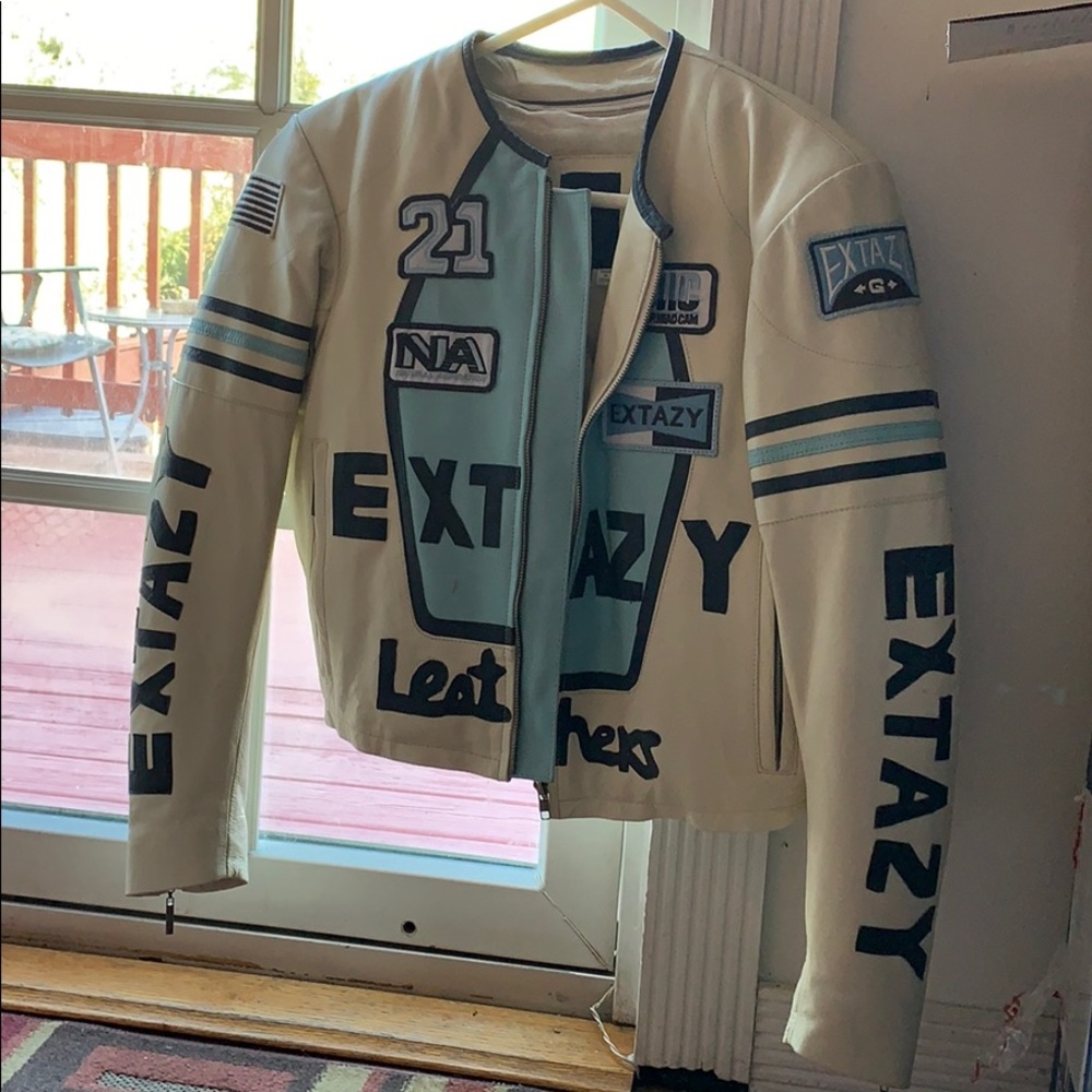 G COLLECTION PLEATHER CROP JACKET/COAT! SZ MEDIUM